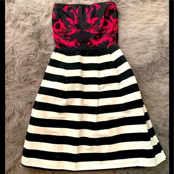 Dresses & Skirts - Strapless damask & striped dress